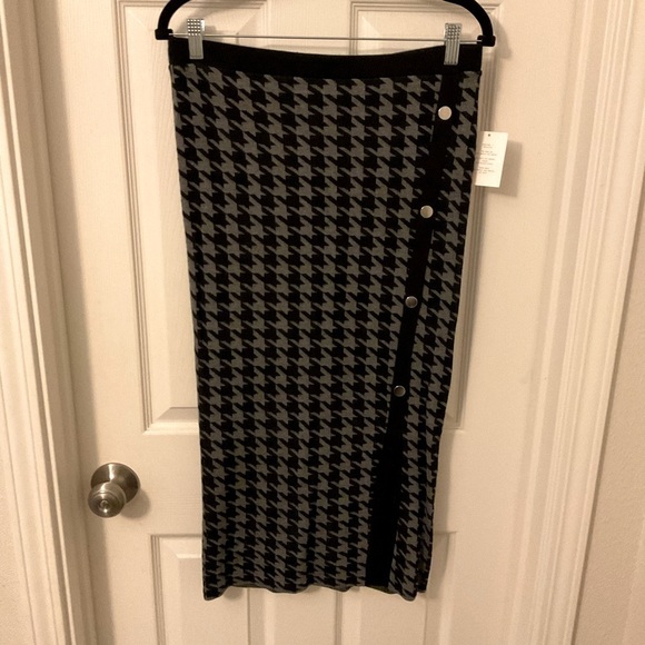 NWT Retrology Gray and black Houndstooth medium - Picture 3 of 11